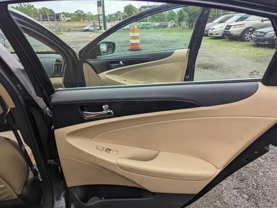 2013 Hyundai Sonata - Image 16 of 21