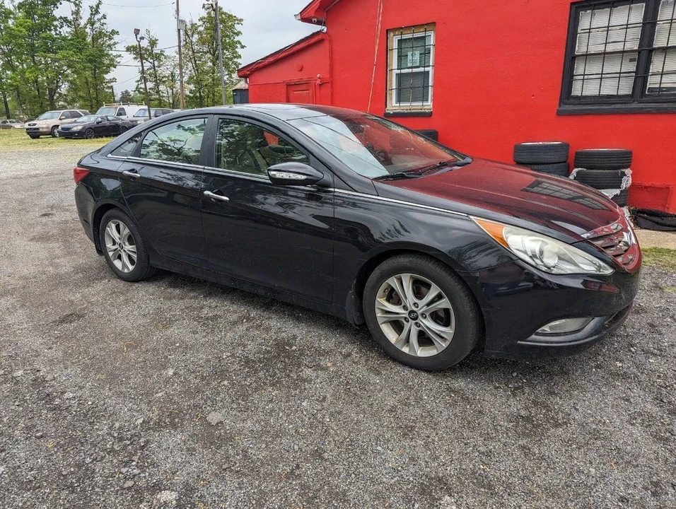 2013 Hyundai Sonata - Image 2 of 12