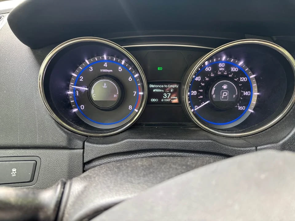2013 Hyundai Sonata - Image 2 of 2