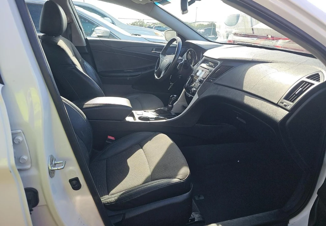 2013 Hyundai Sonata - Image 10 of 16