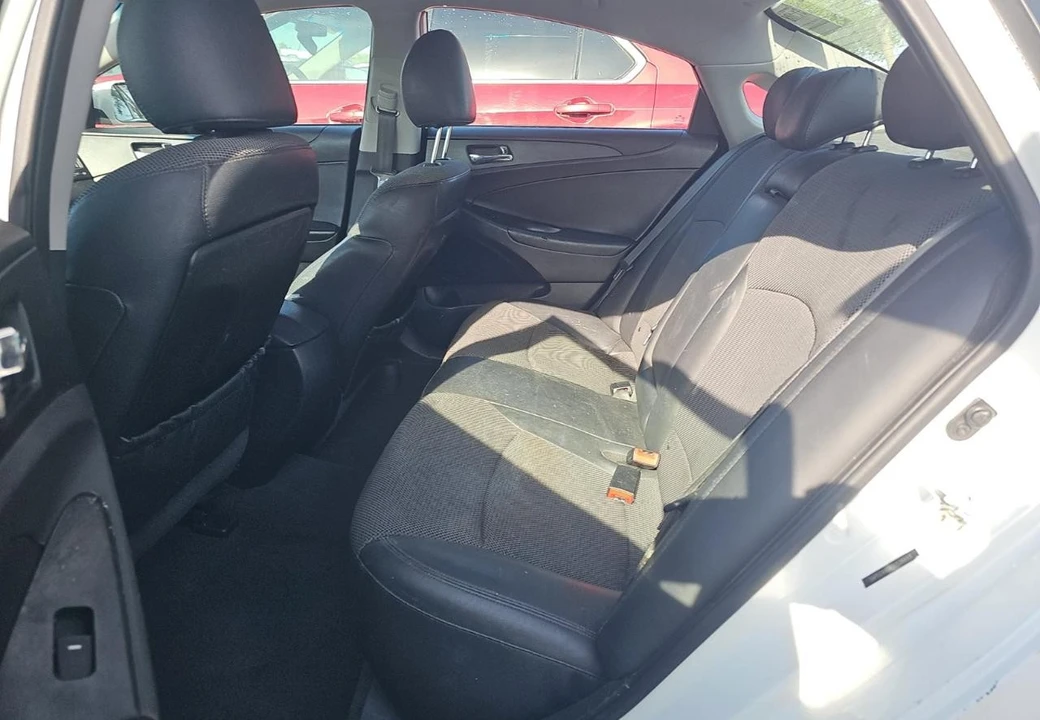 2013 Hyundai Sonata - Image 14 of 16