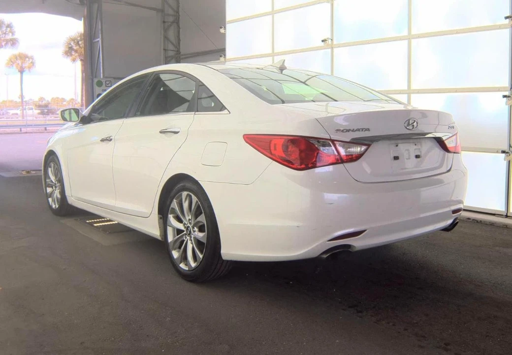 2013 Hyundai Sonata - Image 7 of 16