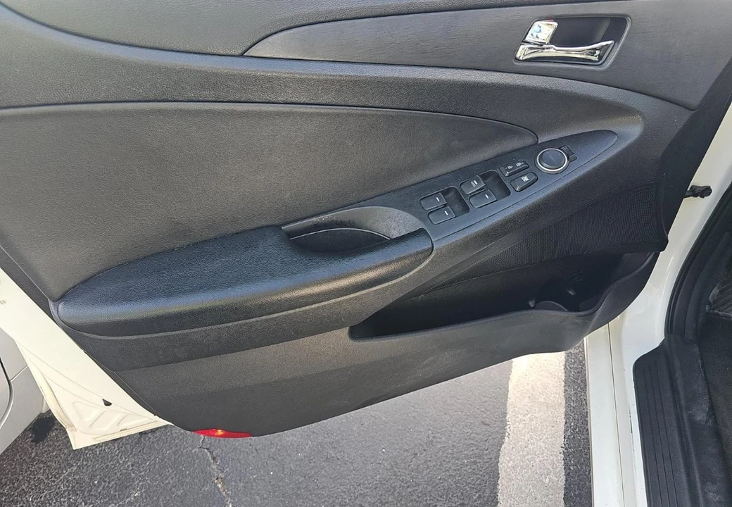 2013 Hyundai Sonata - Image 11 of 16