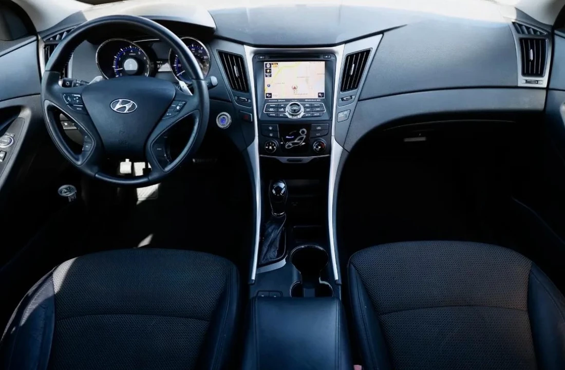 2013 Hyundai Sonata - Image 2 of 12