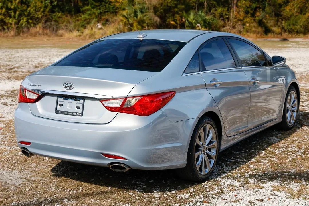 2013 Hyundai Sonata - Image 11 of 12