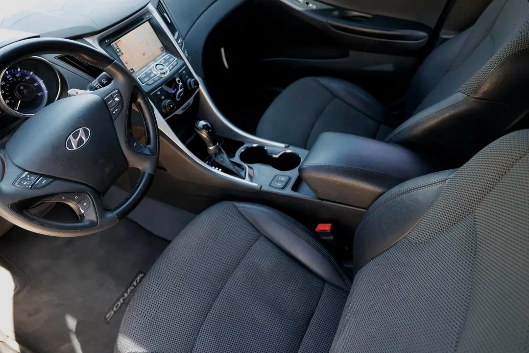 2013 Hyundai Sonata - Image 4 of 12