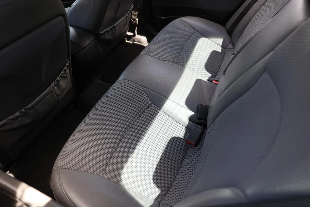 2013 Hyundai Sonata - Image 10 of 21