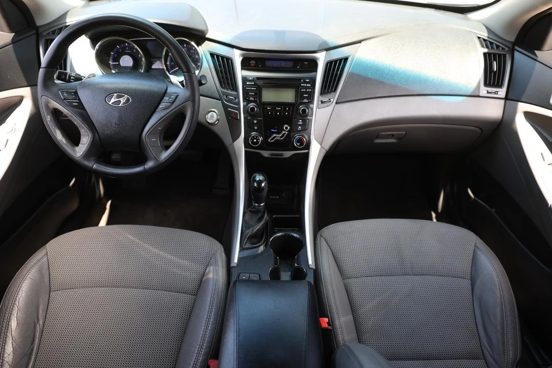 2013 Hyundai Sonata - Image 2 of 21