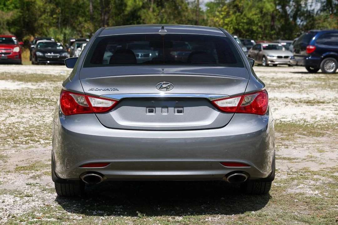 2013 Hyundai Sonata - Image 9 of 21