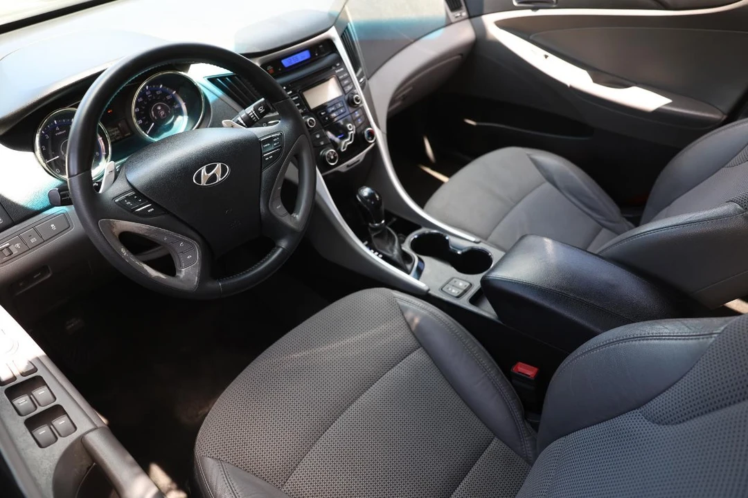 2013 Hyundai Sonata - Image 4 of 21