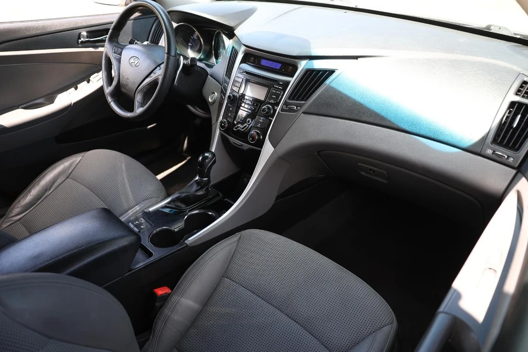 2013 Hyundai Sonata - Image 16 of 21
