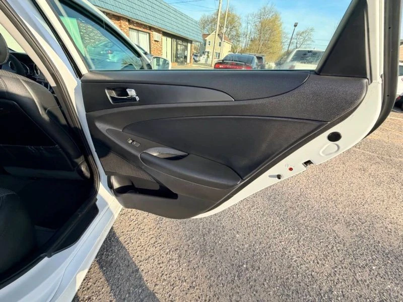 2013 Hyundai Sonata - Image 9 of 12