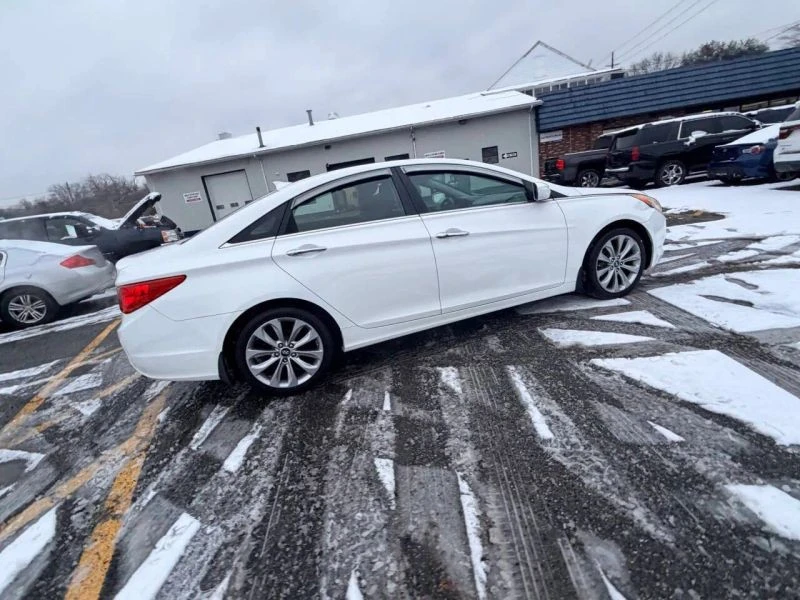 2013 Hyundai Sonata - Image 9 of 12