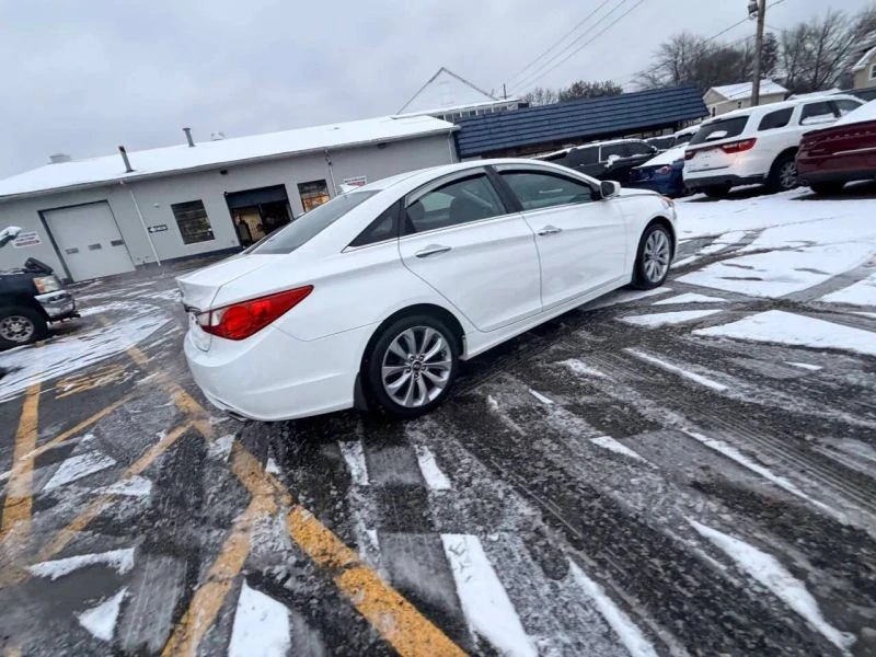 2013 Hyundai Sonata - Image 10 of 12