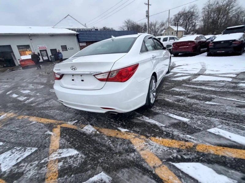 2013 Hyundai Sonata - Image 8 of 12