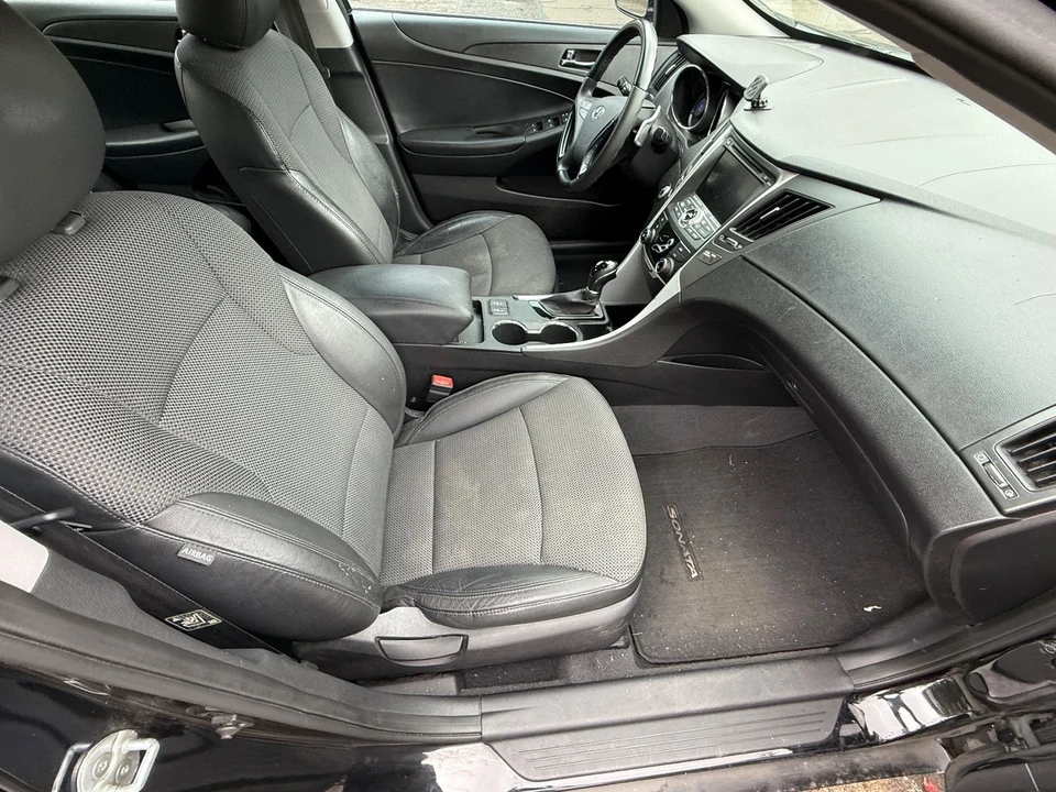 2013 Hyundai Sonata - Image 16 of 17