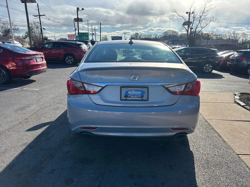 2013 Hyundai Sonata - Image 6 of 12