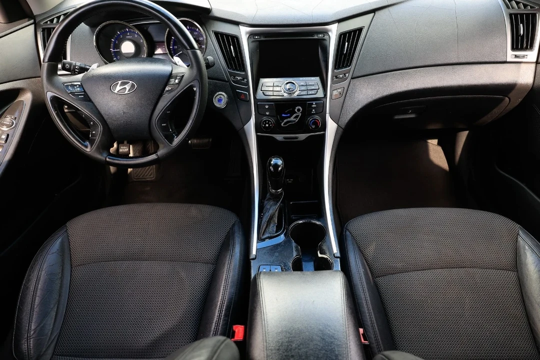 2013 Hyundai Sonata - Image 2 of 12