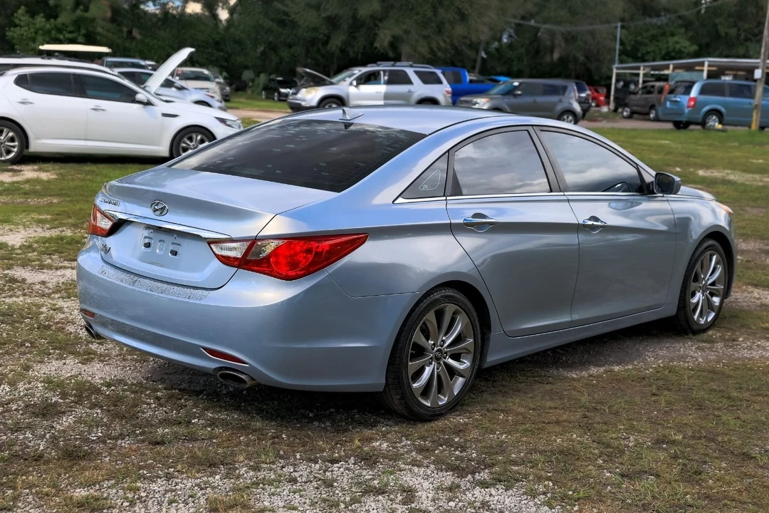 2013 Hyundai Sonata - Image 11 of 12