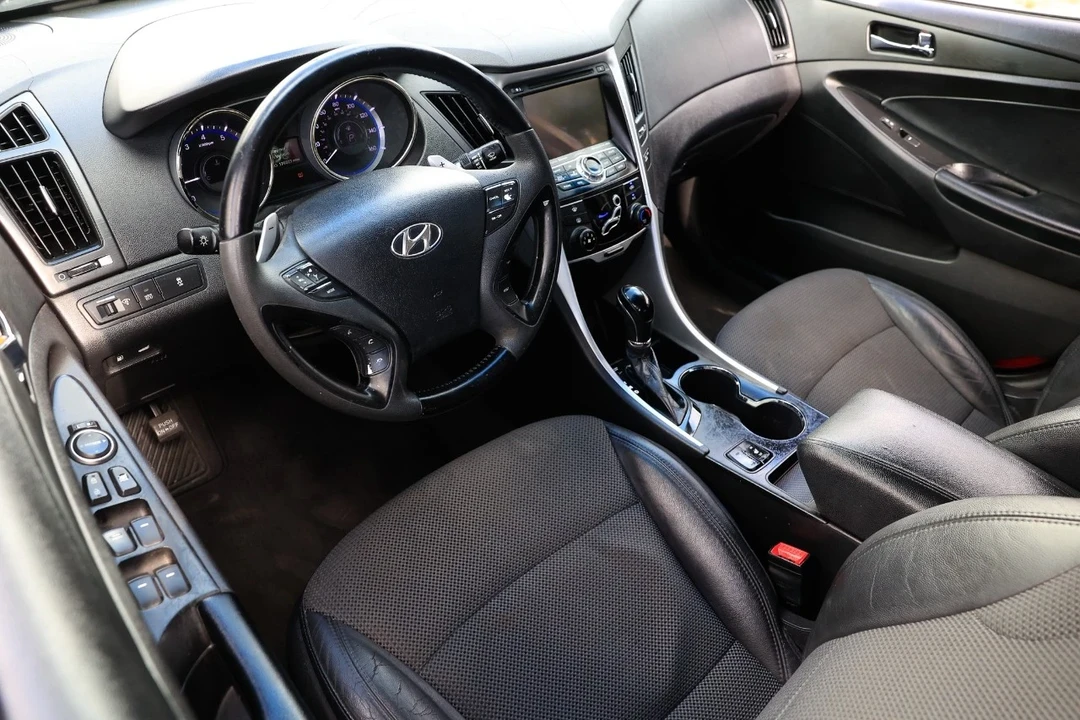 2013 Hyundai Sonata - Image 4 of 12