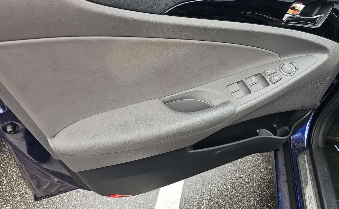 2013 Hyundai Sonata - Image 9 of 14