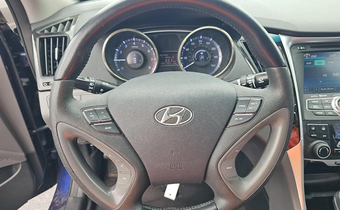 2013 Hyundai Sonata - Image 10 of 14
