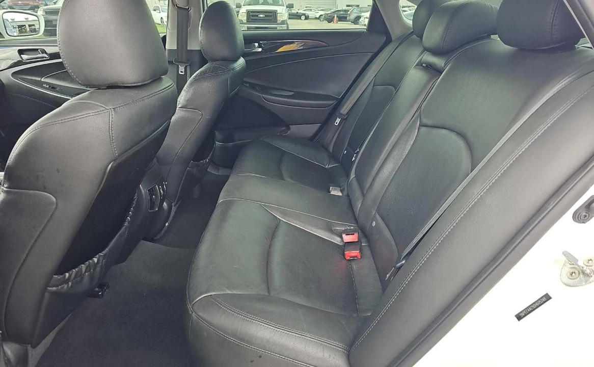2013 Hyundai Sonata - Image 10 of 12