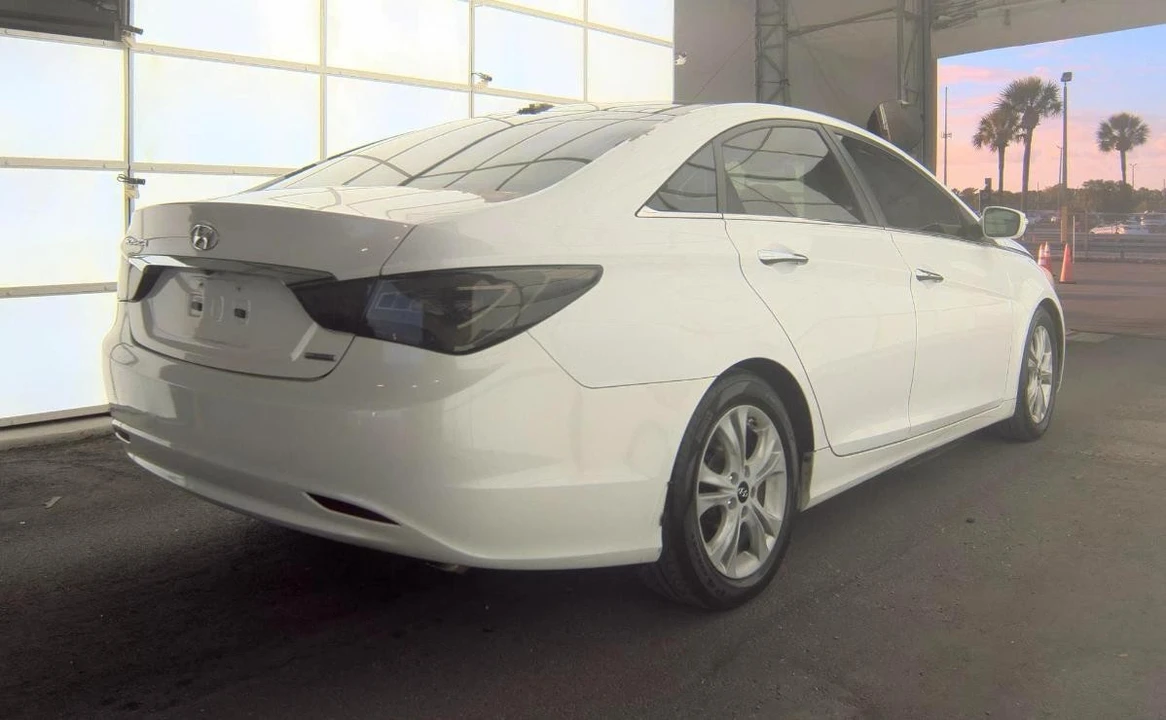 2013 Hyundai Sonata - Image 4 of 12