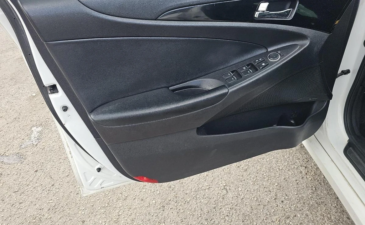 2013 Hyundai Sonata - Image 8 of 12