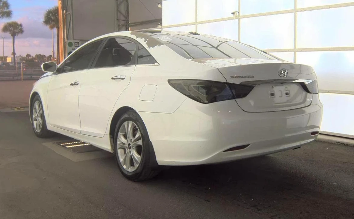 2013 Hyundai Sonata - Image 5 of 12