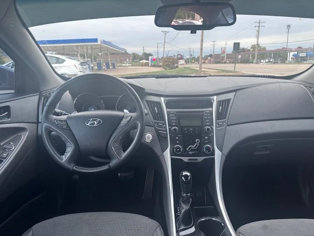2013 Hyundai Sonata - Image 16 of 18