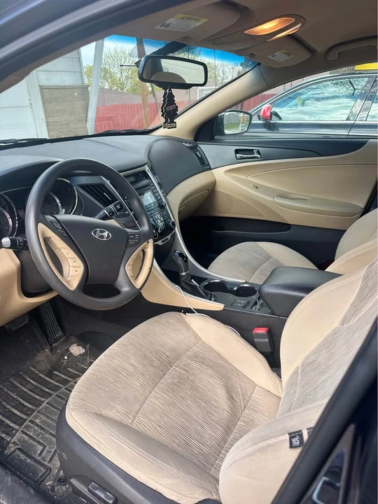 2013 Hyundai Sonata - Image 5 of 8