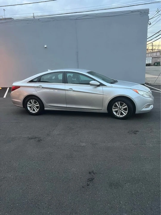2013 Hyundai Sonata - Image 2 of 7