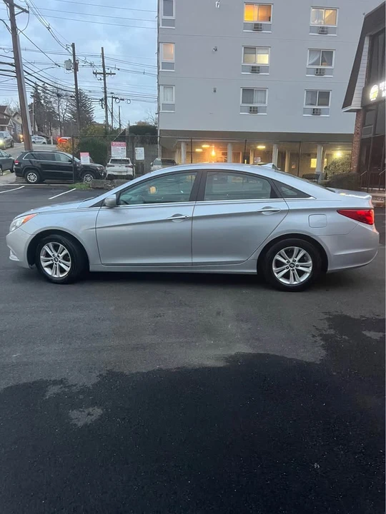 2013 Hyundai Sonata - Image 4 of 7