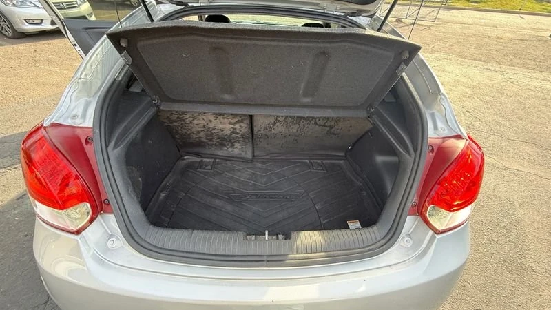 2013 Hyundai Veloster - Image 16 of 17