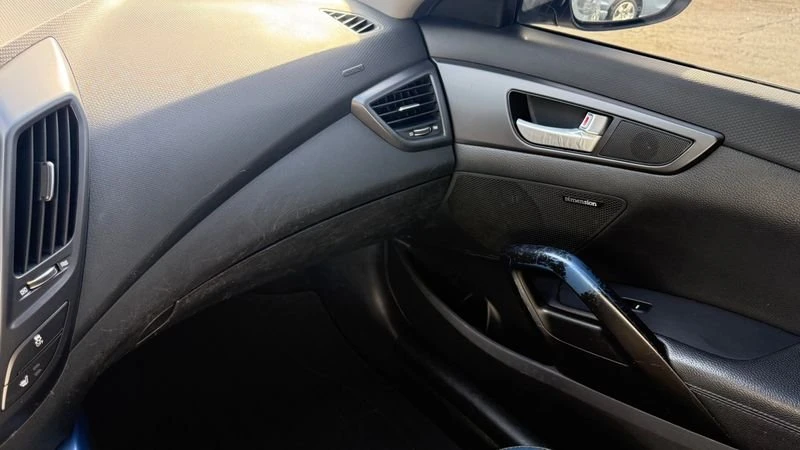 2013 Hyundai Veloster - Image 15 of 17