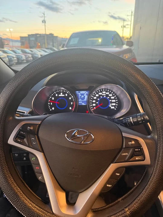 2013 Hyundai Veloster - Image 8 of 11