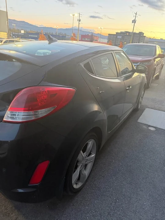 2013 Hyundai Veloster - Image 4 of 11