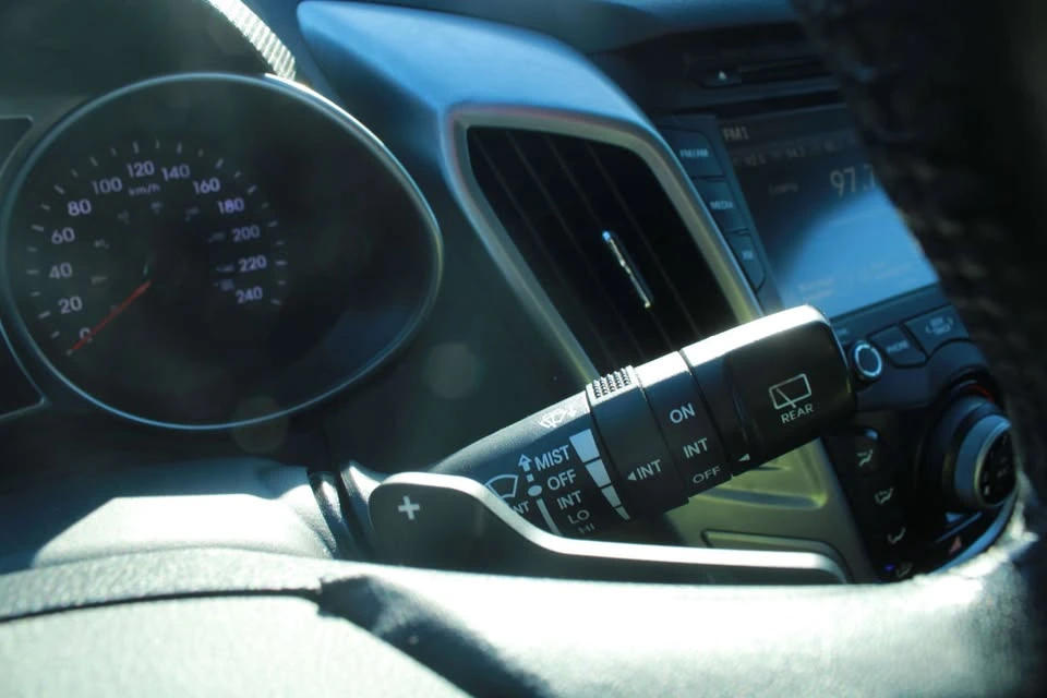 2013 Hyundai Veloster - Image 18 of 20
