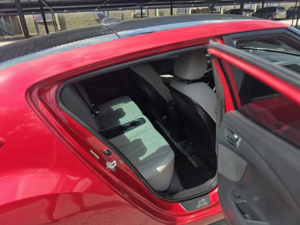 2013 Hyundai Veloster - Image 7 of 8