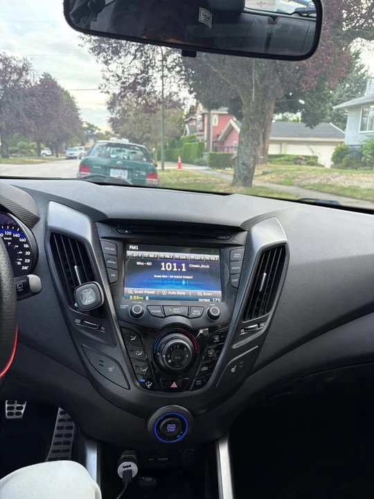2013 Hyundai Veloster - Image 8 of 11