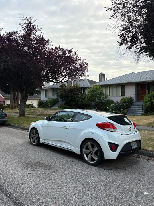 2013 Hyundai Veloster - Image 4 of 11