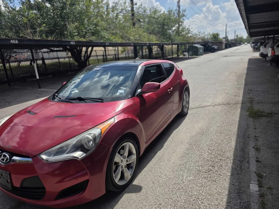 2013 Hyundai Veloster - Image 2 of 8