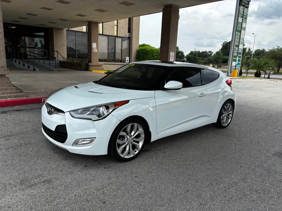 2013 Hyundai Veloster - Image 2 of 11