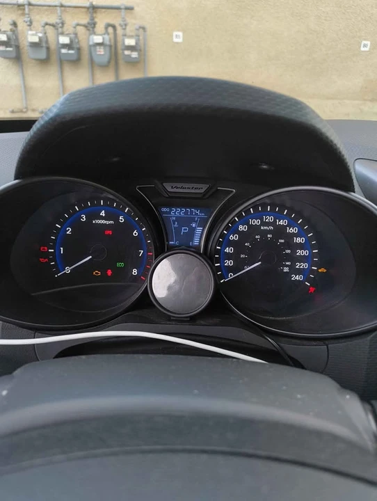 2013 Hyundai Veloster - Image 2 of 5