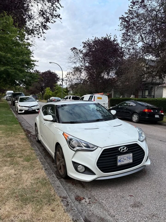 2013 Hyundai Veloster - Image 2 of 11