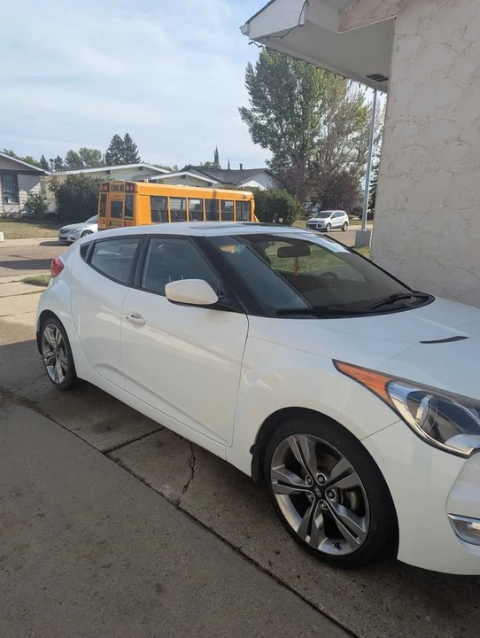 2013 Hyundai Veloster - Image 2 of 7