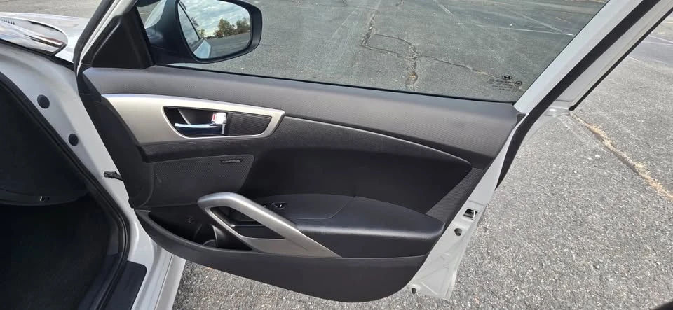 2013 Hyundai Veloster - Image 11 of 19