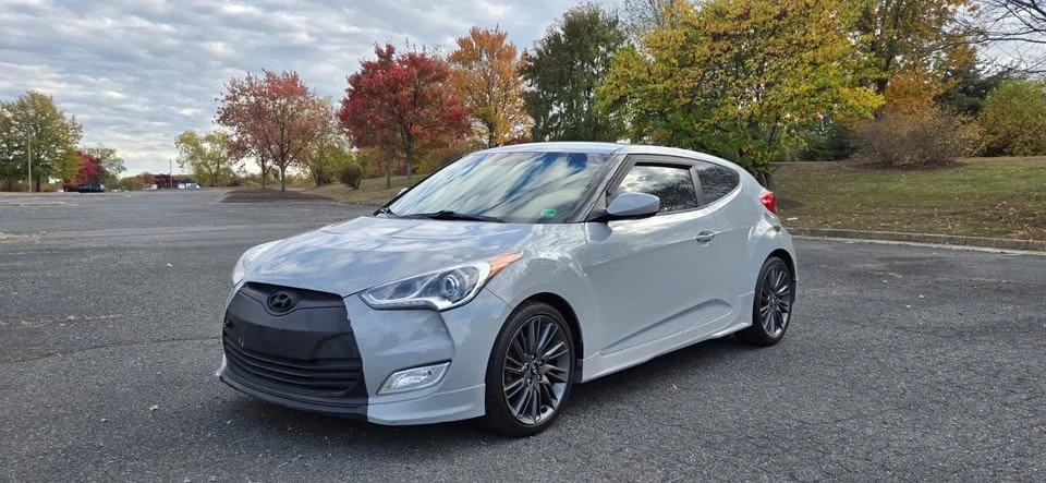 2013 Hyundai Veloster - Image 2 of 19