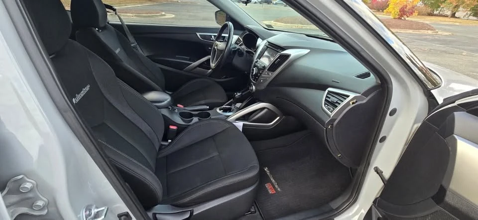 2013 Hyundai Veloster - Image 9 of 19
